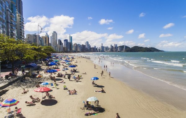 Praia central Balneário Camboriú